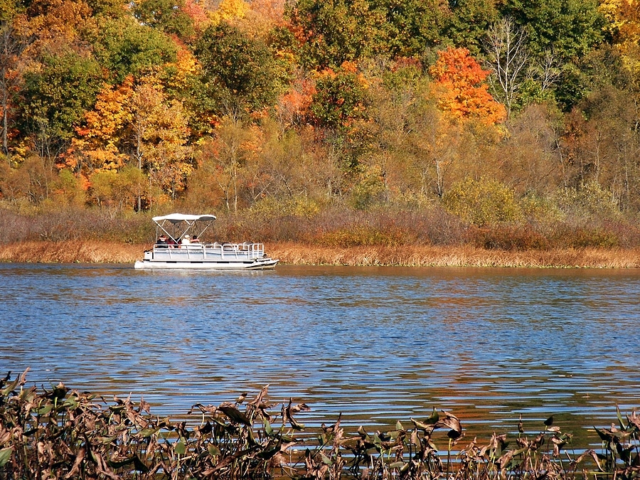 Why Fall is the Perfect Time to Rent a Pontoon Boat in Minnesota